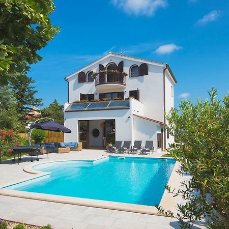 Villa Andrija Family Dream With Heated Pool At The Sea With Beautiful Garden, Outside Cinema And Kids Playground Fažana Esterno foto