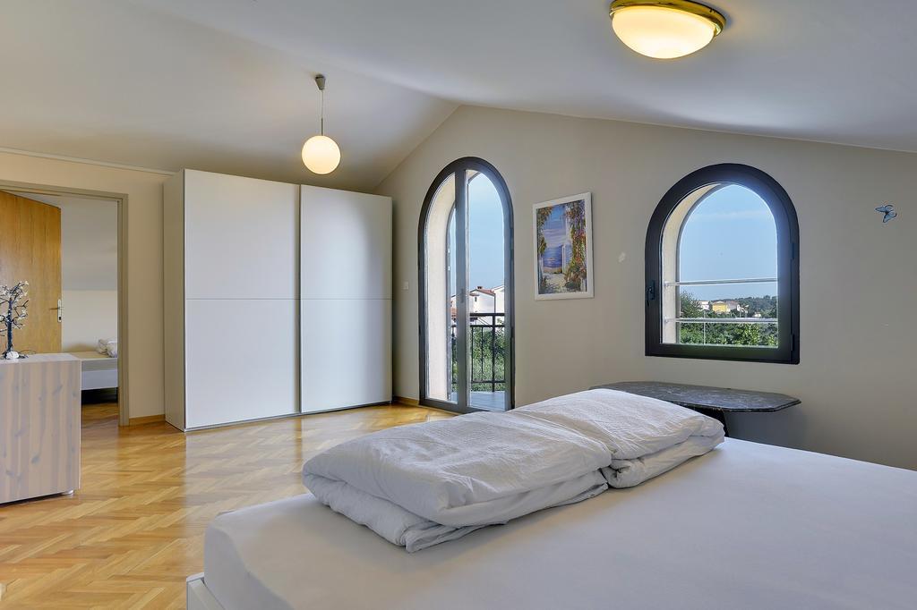 Villa Andrija Family Dream With Heated Pool At The Sea With Beautiful Garden, Outside Cinema And Kids Playground Fažana Esterno foto