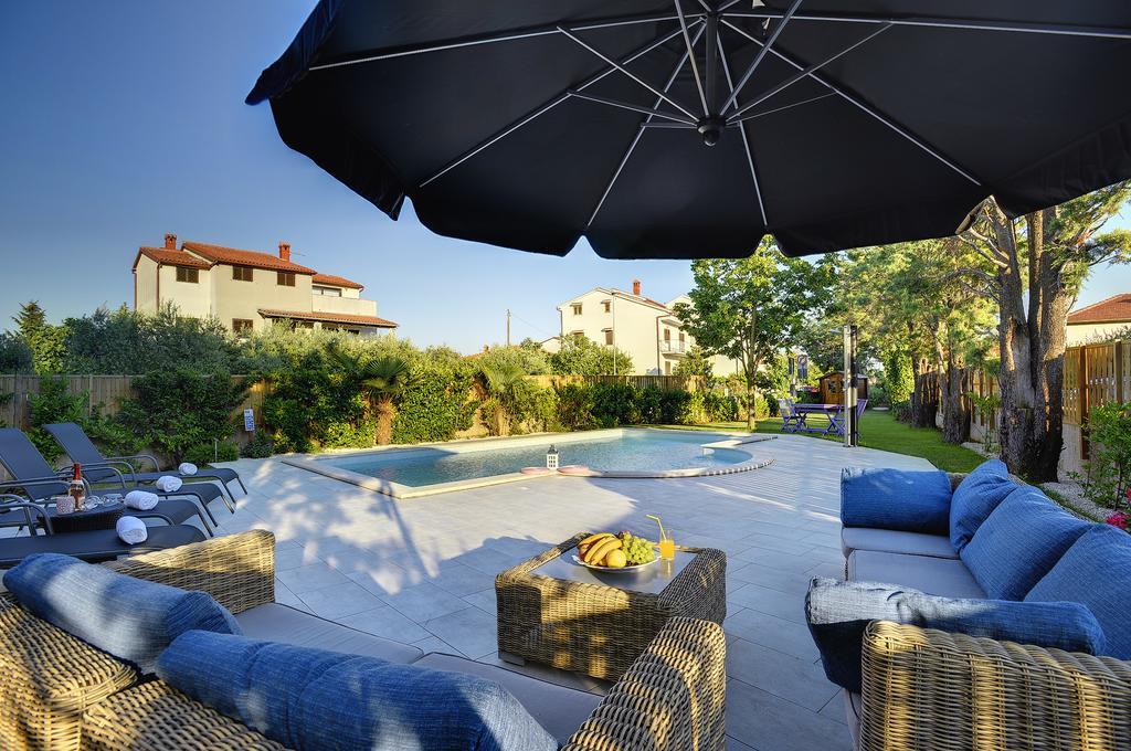 Villa Andrija Family Dream With Heated Pool At The Sea With Beautiful Garden, Outside Cinema And Kids Playground Fažana Esterno foto