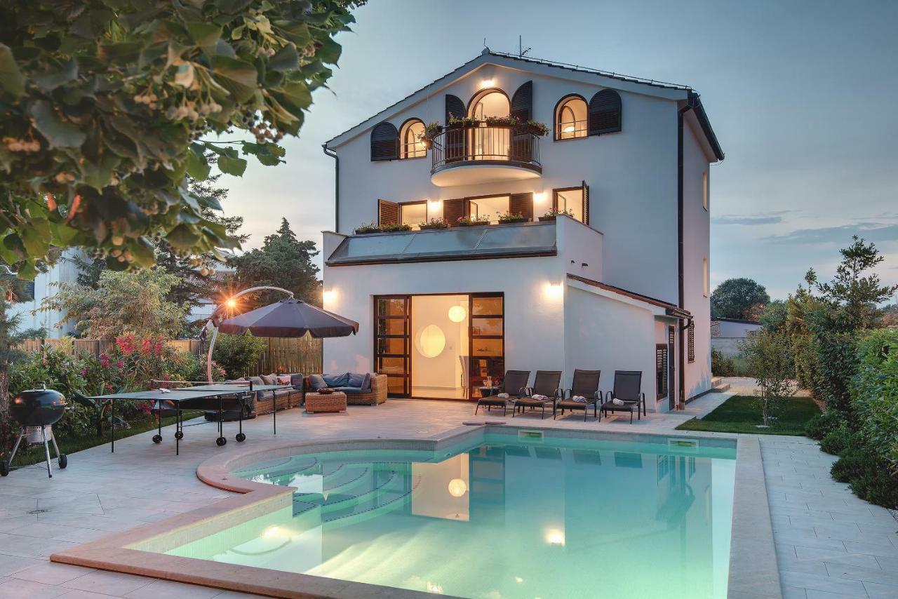 Villa Andrija Family Dream With Heated Pool At The Sea With Beautiful Garden, Outside Cinema And Kids Playground Fažana Esterno foto