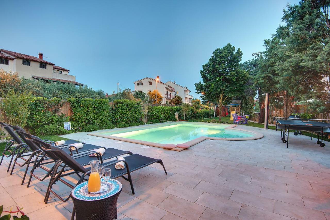 Villa Andrija Family Dream With Heated Pool At The Sea With Beautiful Garden, Outside Cinema And Kids Playground Fažana Esterno foto