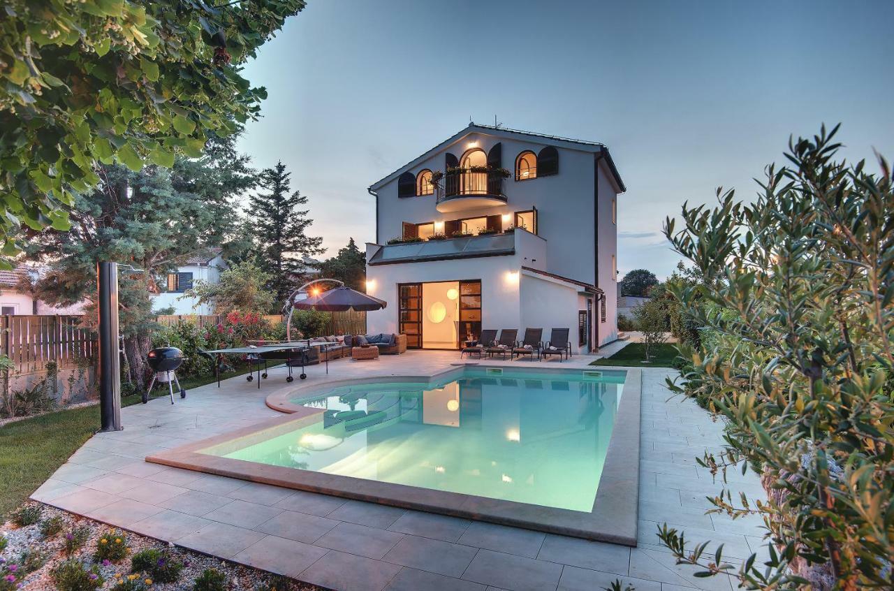 Villa Andrija Family Dream With Heated Pool At The Sea With Beautiful Garden, Outside Cinema And Kids Playground Fažana Esterno foto