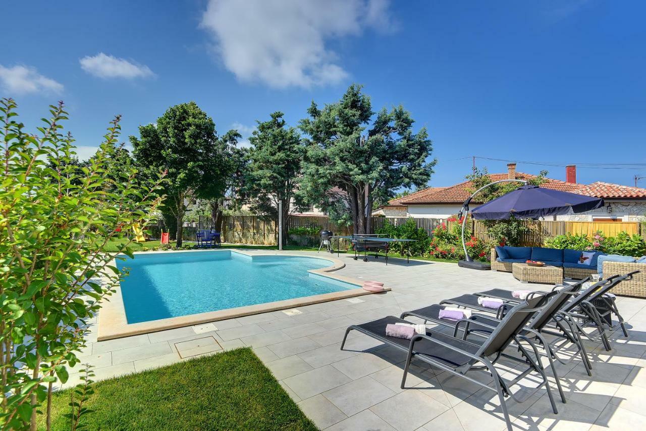 Villa Andrija Family Dream With Heated Pool At The Sea With Beautiful Garden, Outside Cinema And Kids Playground Fažana Esterno foto