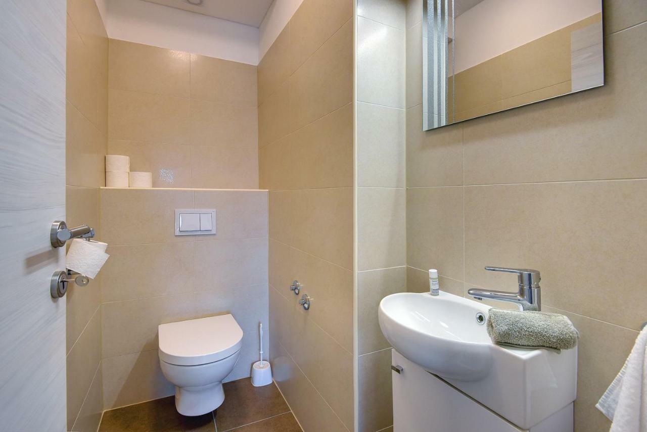 Villa Andrija Family Dream With Heated Pool At The Sea With Beautiful Garden, Outside Cinema And Kids Playground Fažana Esterno foto