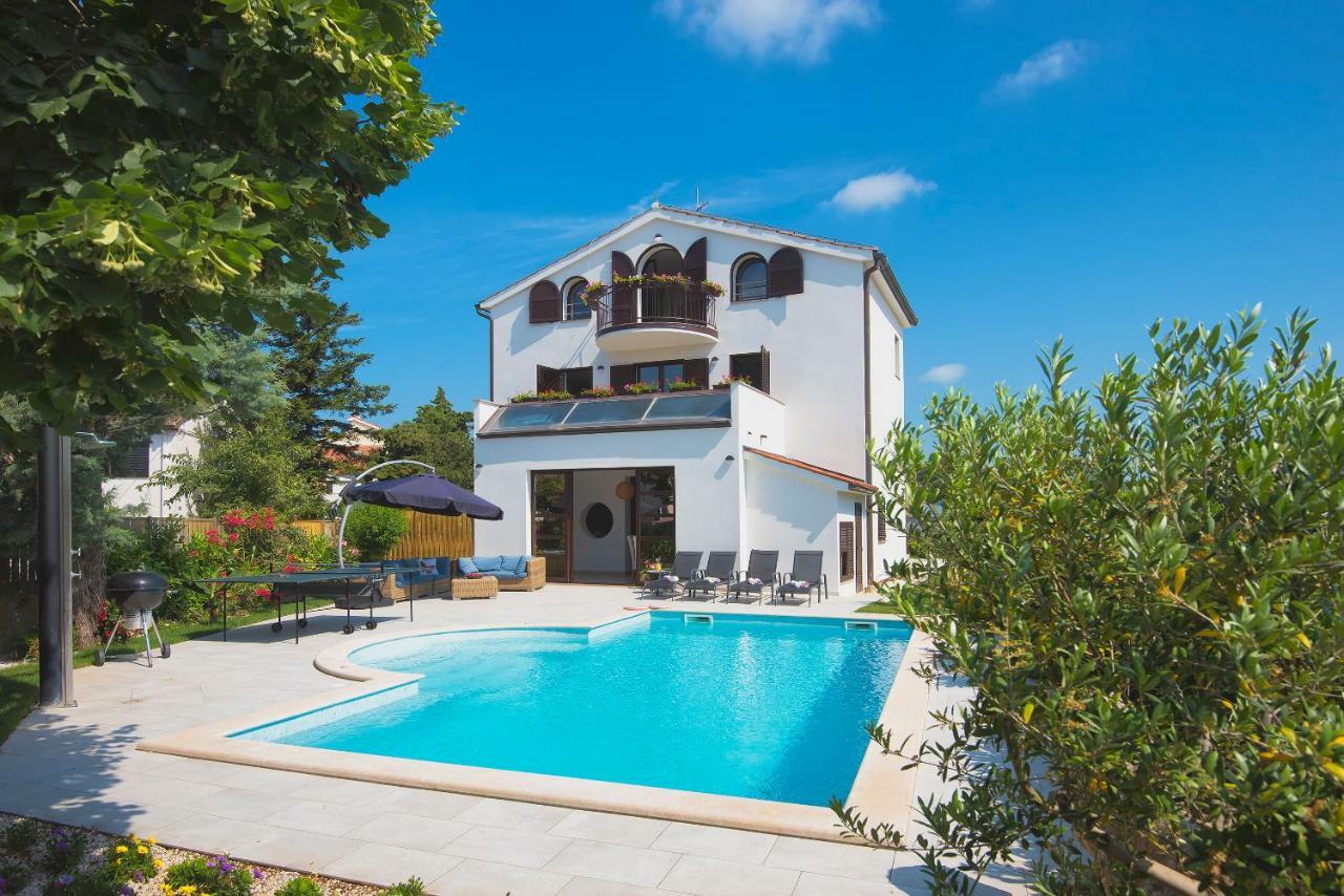 Villa Andrija Family Dream With Heated Pool At The Sea With Beautiful Garden, Outside Cinema And Kids Playground Fažana Esterno foto