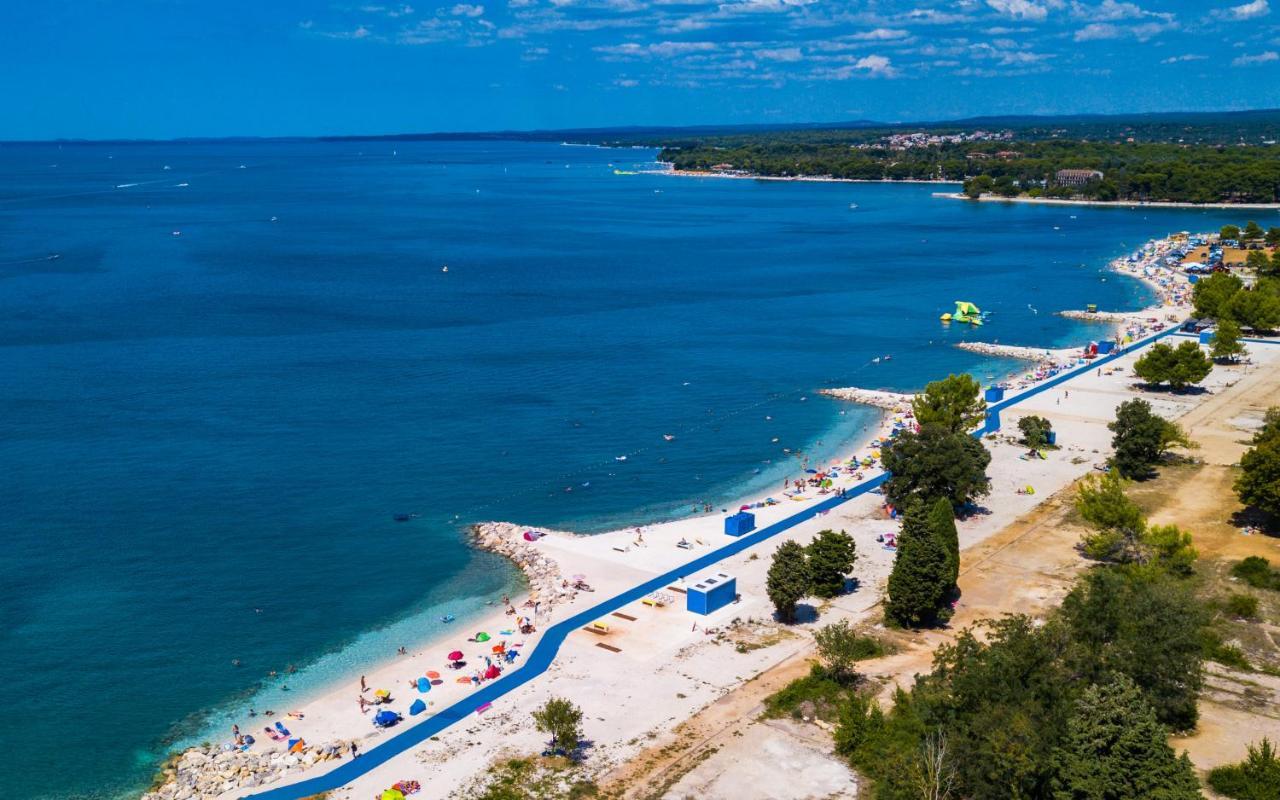 Villa Andrija Family Dream With Heated Pool At The Sea With Beautiful Garden, Outside Cinema And Kids Playground Fažana Esterno foto